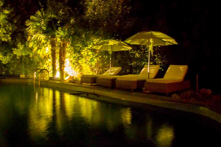 The swimming pool by night